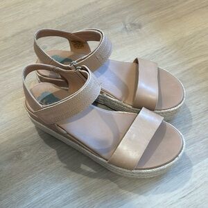 Sorel tan sandals